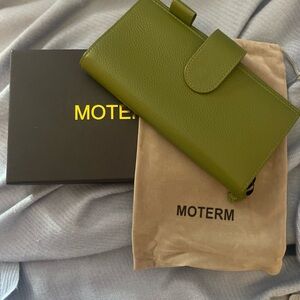 Moterm olive pebbled leather cover